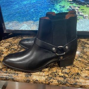 Women’s Frye New without tag